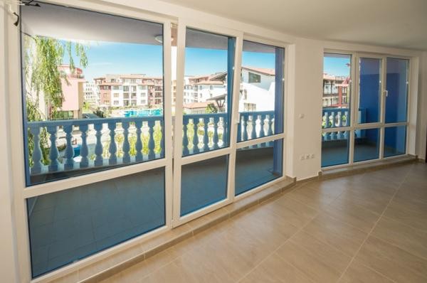 1-bed apartment on the first sea line.