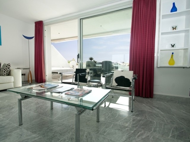 Apartment with sea views in Marina