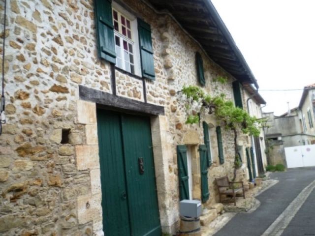 EC0260al Adorable, Spacious, Medieval..