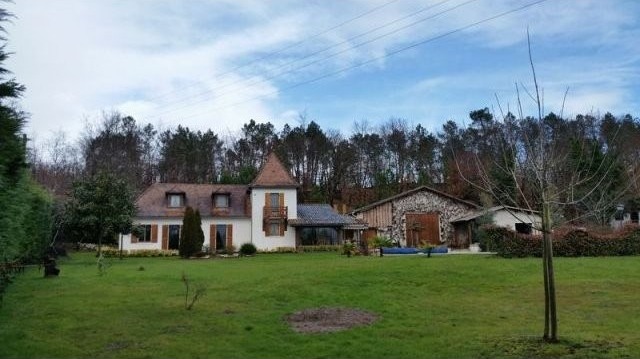 Delightful 3-Bed Property With Pool..