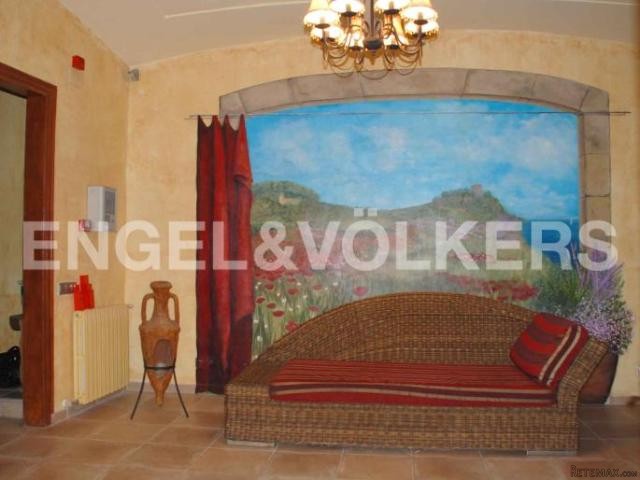 Lovely property with possibilities of.. - 2
