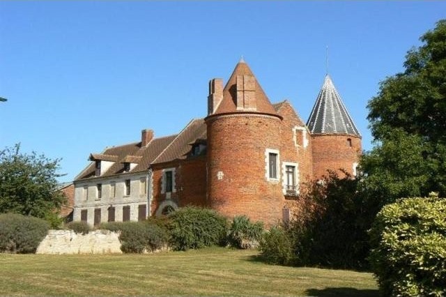 Manor House For Sale: 60600 CLERMONTOIS