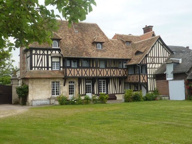 Manoir Dating Back to 17th Century