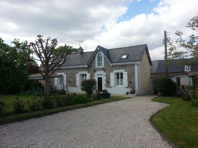 Renovated Farmhouse with Pretty..