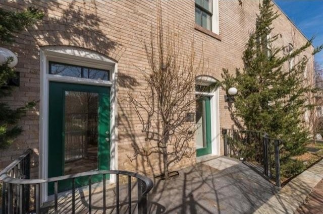 2 bedroom Apartment For Sale: 1210..