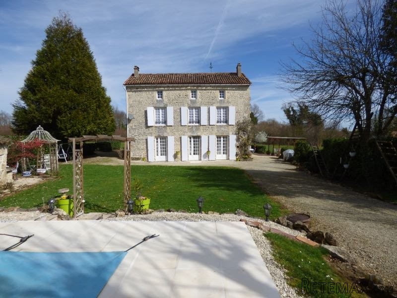 Sunning Stone House Set On 2 Hectares..