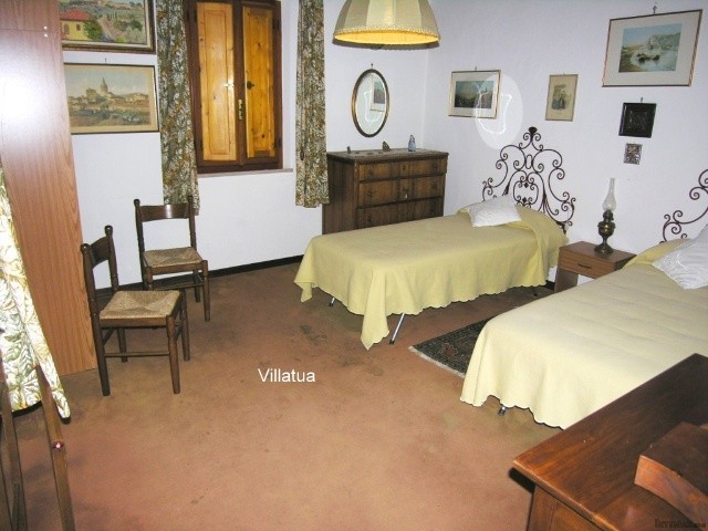 Country/farmhouse - For Sale - East of..