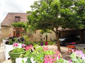 Located Close To Domme And Set In A..