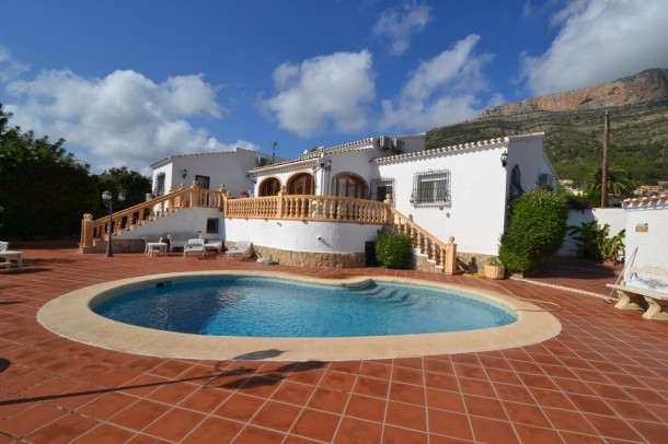 Lovely 5 Bedroom Villa With Fantastic..