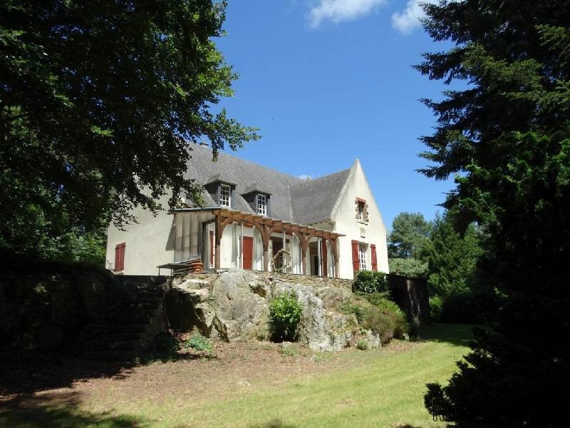 Traditional House in Quiet Gardens