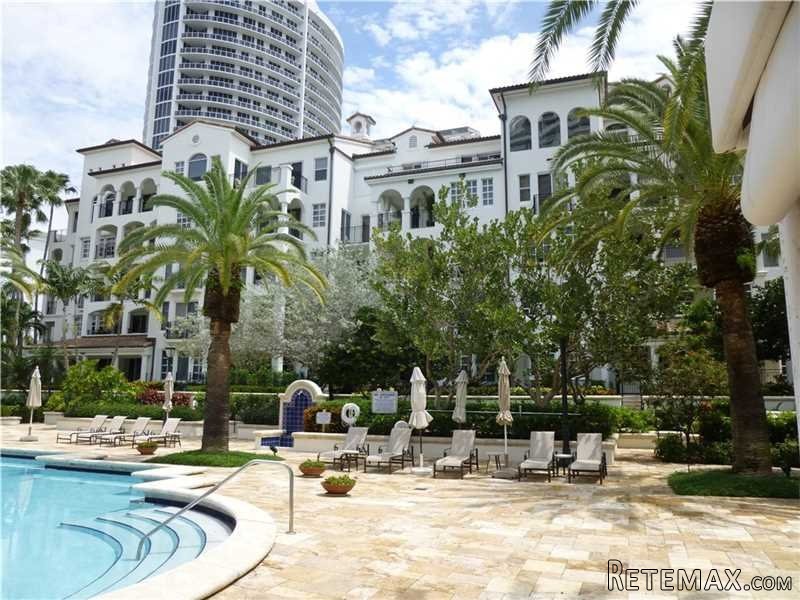 3 bedroom Flat For Sale: Aventura 33160