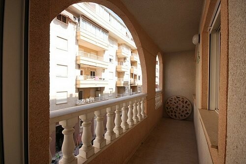 * LARGE 3 BEDROOM APARTMENT