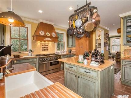 1700 Hyatt Rd Southold, NY 11971