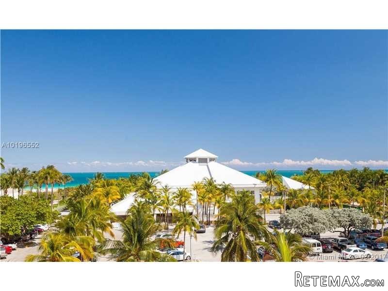 5 bedroom Flat For Sale: 1 COLLINS AV #..