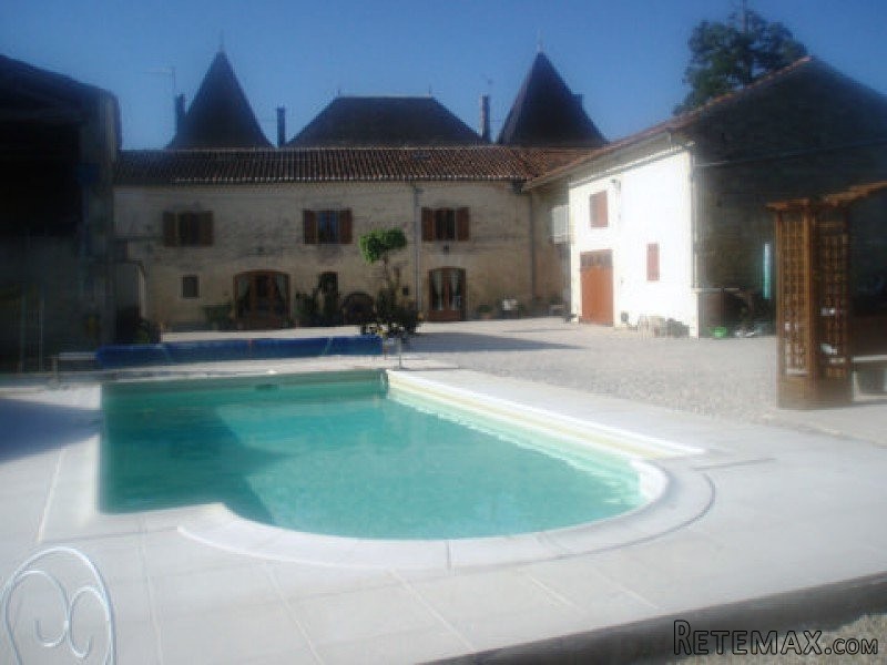 Character Stone House With Garden.. - 2