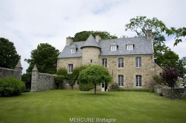 4 bedroom Manor House For Sale: 22700..