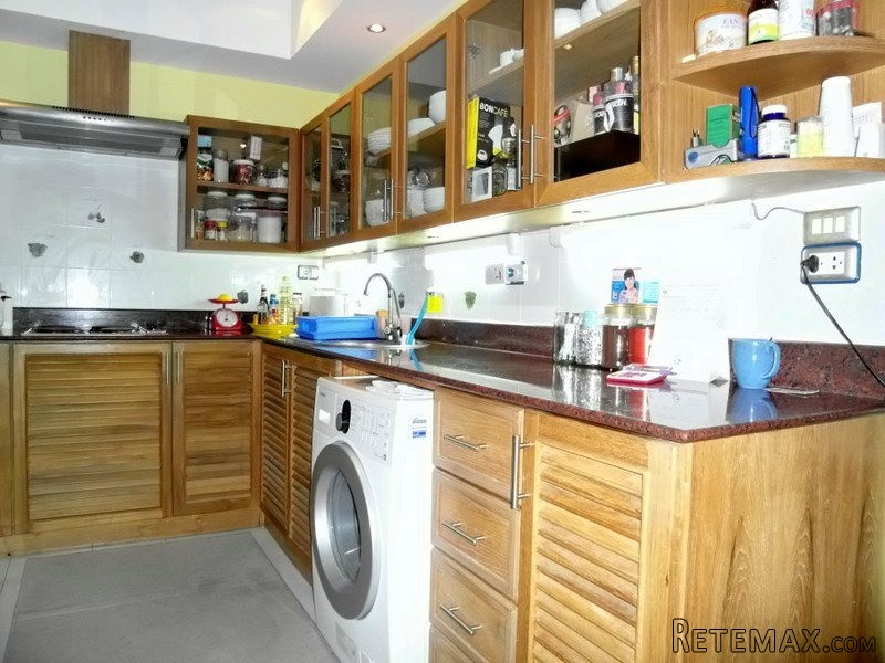 2 bedroom Na-Jomtien Condo close to the.. - 2