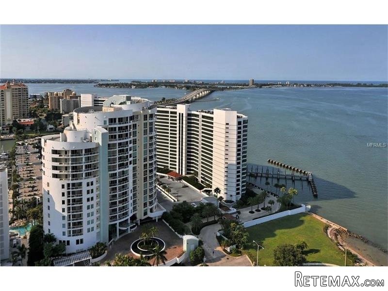 3 bedroom Town House For Sale: 990 Blvd..
