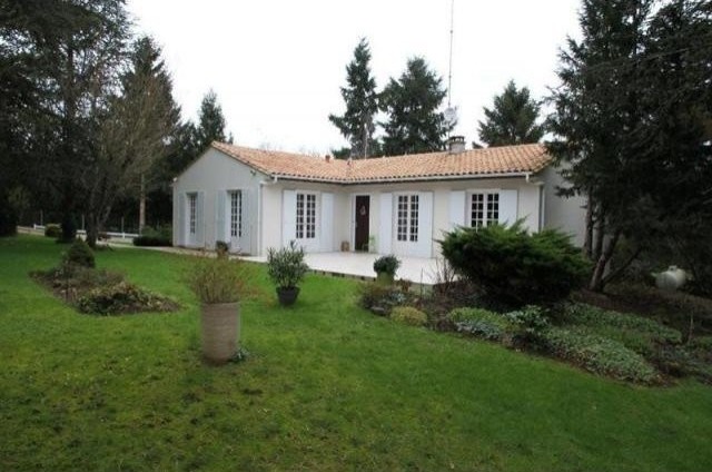 4 bedroom House For Sale: 86190 ENTRE..