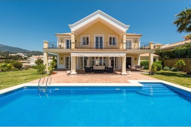 6 Bedrooms - Villa - Malaga - For Sale