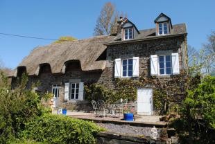 Stunning Thatched Cottage on Rural Idyll