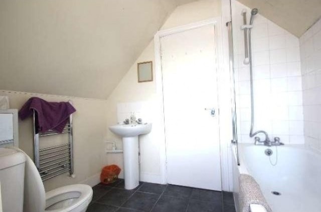 3 Bed Flat/Apartment To Let in London