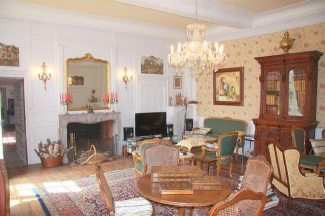 6 bedroom Castle For Sale: 63260 ARTONNE - 2