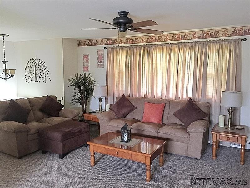 4 bedroom House For Sale: 60 Circle Dr.. - 2