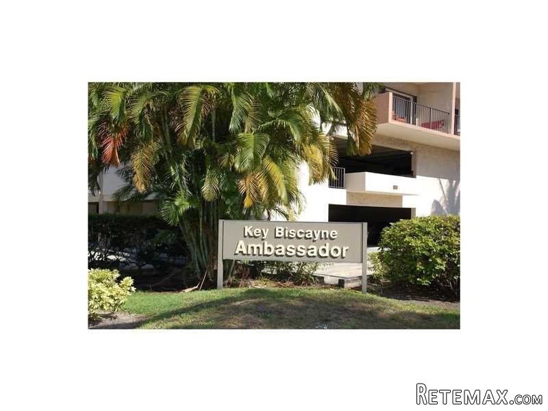 2 bedroom Flat For Sale: 575 Crandon..