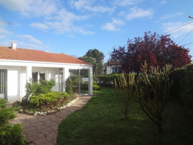 3 bedroom house with nice garden in.. - 2