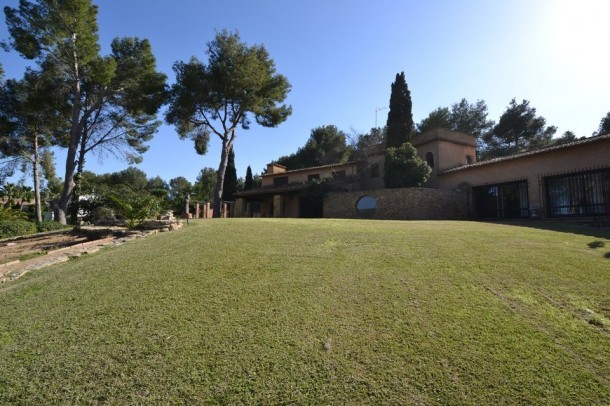8 Bedrooms 7 Bathrooms Finca Javea*