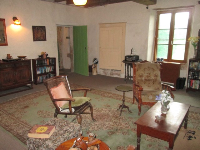 House with Pool and Outbuilding - 2