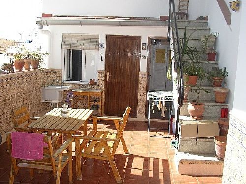 Town House - Spacious three-storey..