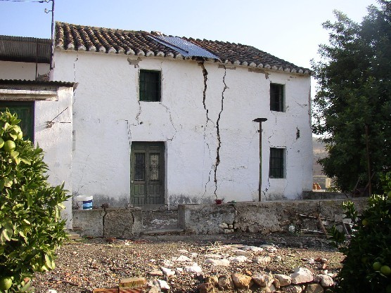 Villa - A semi detached 2 level house.. - 2