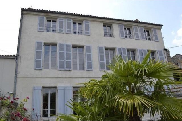 3 bedroom Character For Sale: 17100..