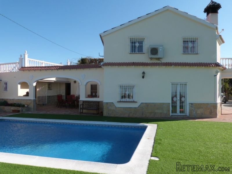 5 bedroom, 4 bathroom Villa, (build 260..