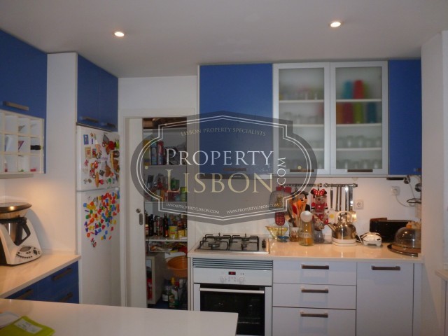 T4 Lisbon Apartment for Sale, Estrela