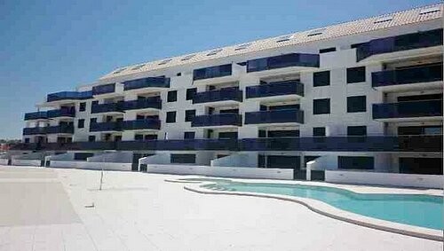 * DELIGHTFUL 1 BED APARTMENT - 2