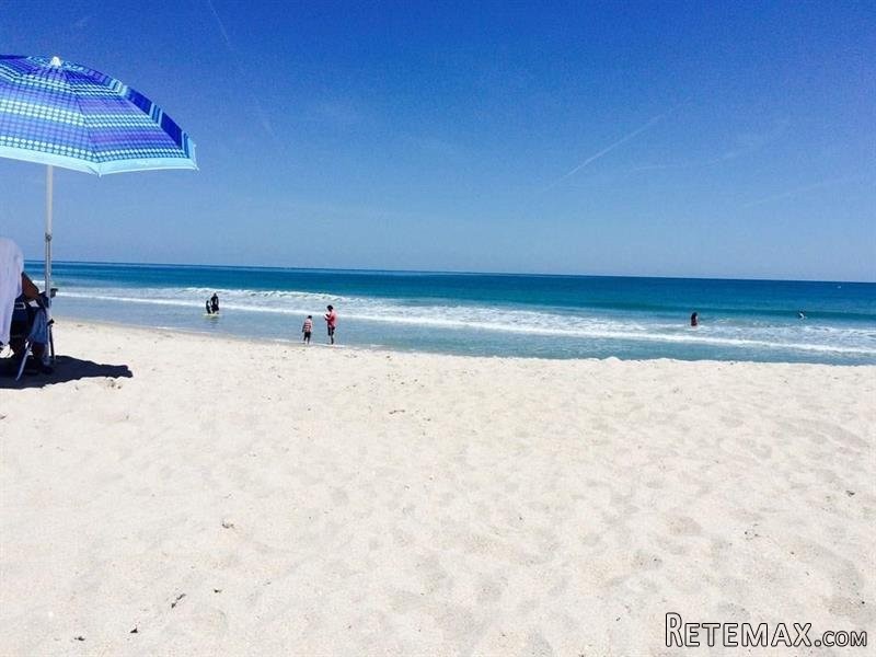 3 bedroom Flat For Sale: 5049 N Highway.. - 2
