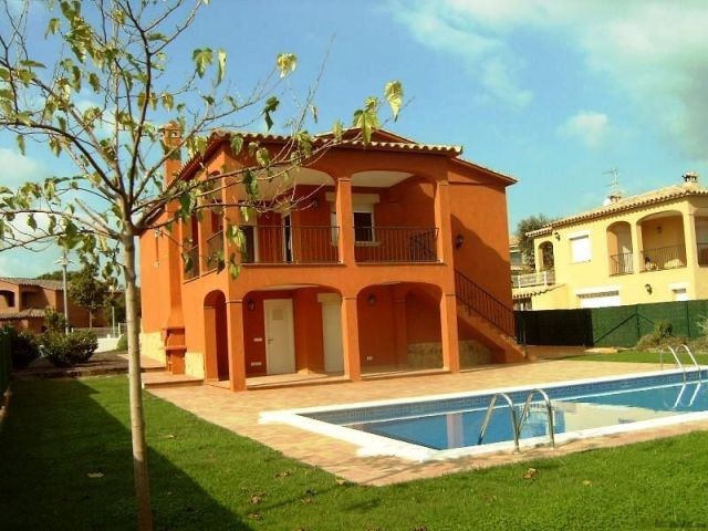 3 Bedrooms - Detached Villa - Girona -..