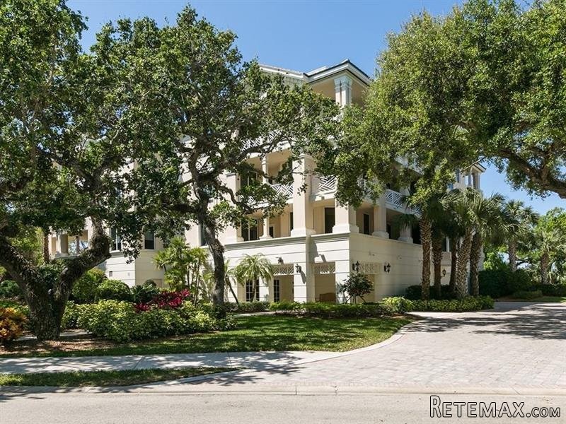 3 bedroom Flat For Sale: 501 N Swim..