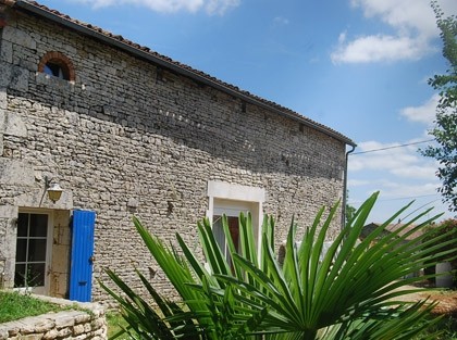Pretty renovated 3-bed barn with land - 2