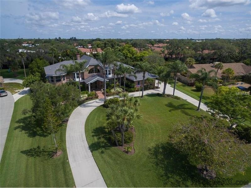 5 bedroom House For Sale: 3765 Beneva..