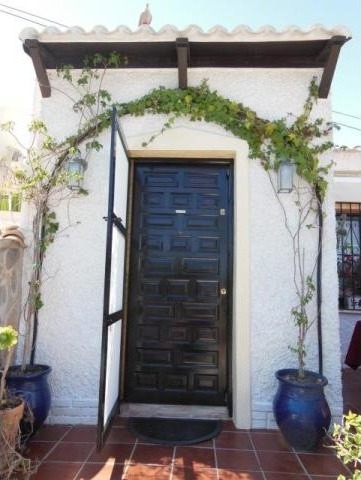 3 bed 1.5 bath semi bungalow on corner.. - 2