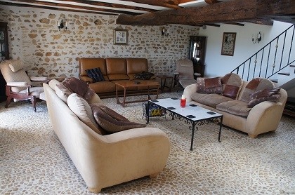 Beautifully renovated country property - 2