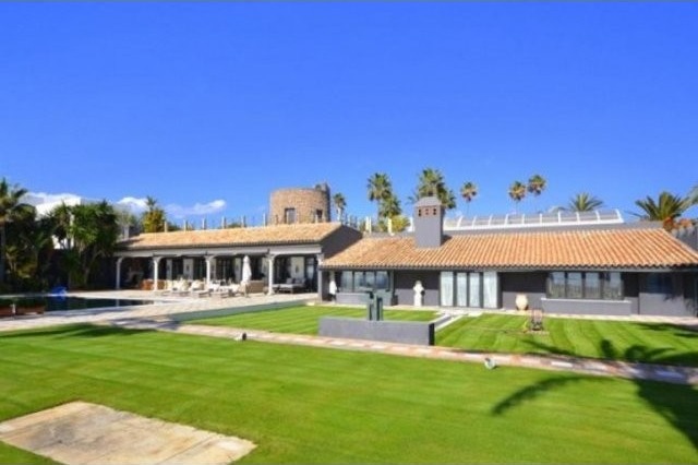 Palatial Front Line Beach Residence in..