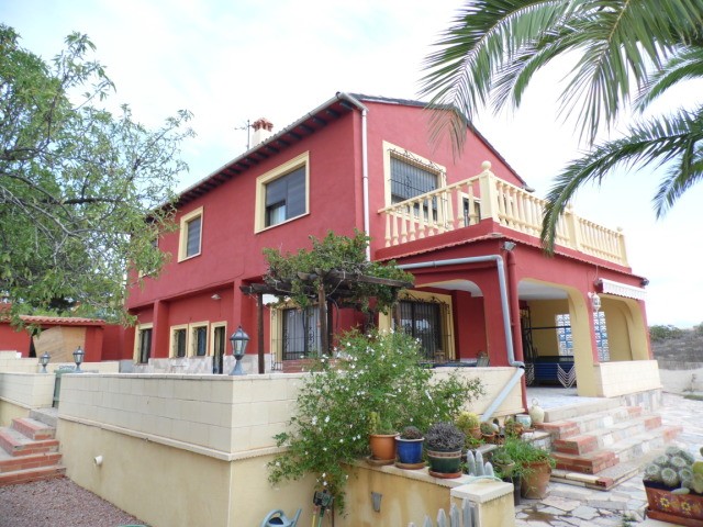 Large Country Home in Quaint Spanish..