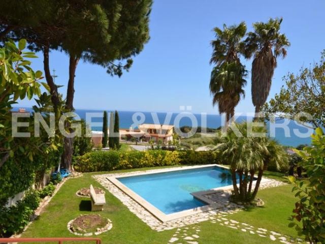 Fully equipped house with amazing views