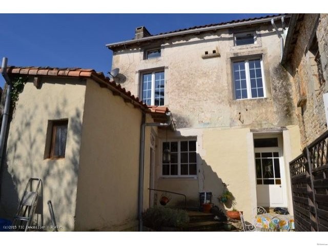3 Bed Renovated Stone House In A..