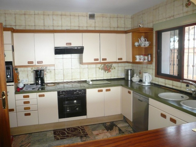 Villa - NICE VILLA IN NEED OF.. - 2